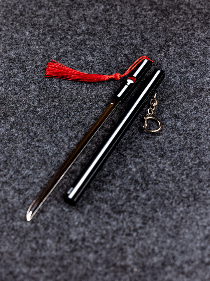 Sasuke Grass Cutter Keychain + Stand
