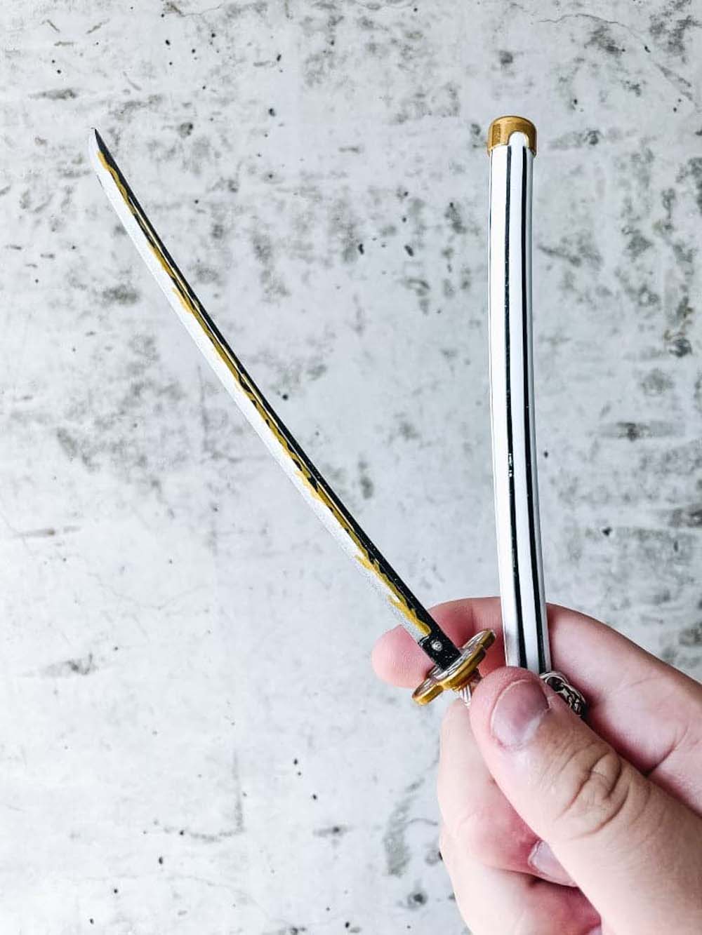 Zenitsu Keychain + Stand